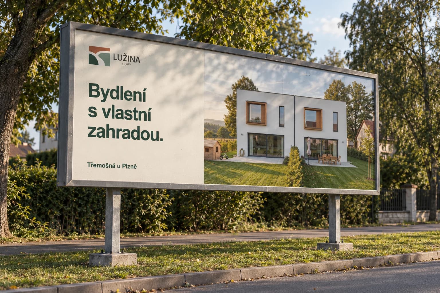Venkovní mockup billboardu Domy Lužina se stíny stromů na matném potisku, vizualizací domů a logem projektu